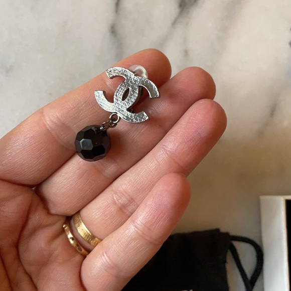 Real Chanel Earrings with double C logo & black bead - Picture 2 of 5